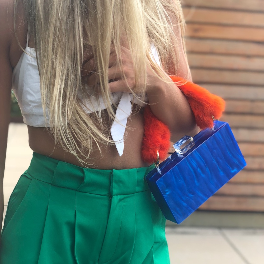 Acrylic clutch